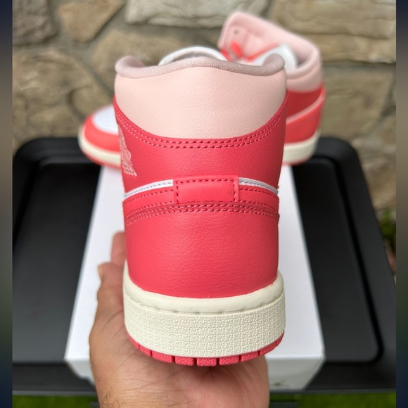 Air Jordan 1 Mid “Strawberries and Cream” Size 6.5 Women’s - Picture 9 of 11